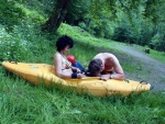KAJAKOVÁ ŠKOLA NA JIZEŘE květen 2011, Jasně, kajak je In! Kajak letí - pojedte se také svézt na této vlně! Nádherný víkend, krásná voda a jako bonus sjezd Kamenice. Parádní víkend. - fotografie 4