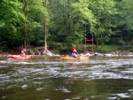 KAJAKOVÁ ŠKOLA NA JIZEŘE květen 2011, Jasně, kajak je In! Kajak letí - pojedte se také svézt na této vlně! Nádherný víkend, krásná voda a jako bonus sjezd Kamenice. Parádní víkend. - fotografie 20