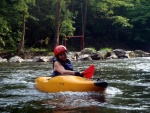 KAJAKOVÁ ŠKOLA NA JIZEŘE květen 2011, Jasně, kajak je In! Kajak letí - pojedte se také svézt na této vlně! Nádherný víkend, krásná voda a jako bonus sjezd Kamenice. Parádní víkend. - fotografie 23