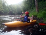 KAJAKOVÁ ŠKOLA NA JIZEŘE květen 2011, Jasně, kajak je In! Kajak letí - pojedte se také svézt na této vlně! Nádherný víkend, krásná voda a jako bonus sjezd Kamenice. Parádní víkend. - fotografie 26