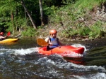 KAJAKOVÁ ŠKOLA NA JIZEŘE květen 2011, Jasně, kajak je In! Kajak letí - pojedte se také svézt na této vlně! Nádherný víkend, krásná voda a jako bonus sjezd Kamenice. Parádní víkend. - fotografie 63