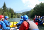 RAFTING V JULSKÝCH ALPÁCH KVĚTEN 2011, Tenhle výběr řek se opravdu povedl. Když na něj vyrazíte je potřeba mít trochu štěstí na vodu. Moc dobrá parta - to se dá jet cokoliv za jakýkoliv vody. - fotografie 12