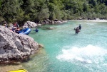 RAFTING V JULSKÝCH ALPÁCH KVĚTEN 2011, Tenhle výběr řek se opravdu povedl. Když na něj vyrazíte je potřeba mít trochu štěstí na vodu. Moc dobrá parta - to se dá jet cokoliv za jakýkoliv vody. - fotografie 104