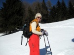 ZÁKLADNÍ KURZ SKIALPINISMU 10.-12.2.2012, Nádherné počasí, přes den teplo a slunce, v noci mrazivo, prašánek a parta zapálených mladých a krásných lidí. No co by mohlo být lepší... Skol! A ať žijí gastro zážitky a skialpinismus! - fotografie 10