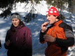 ZÁKLADNÍ KURZ SKIALPINISMU 10.-12.2.2012, Nádherné počasí, přes den teplo a slunce, v noci mrazivo, prašánek a parta zapálených mladých a krásných lidí. No co by mohlo být lepší... Skol! A ať žijí gastro zážitky a skialpinismus! - fotografie 15