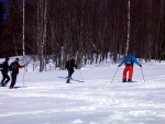 ZÁKLADNÍ KURZ SKIALPINISMU 10.-12.2.2012, Nádherné počasí, přes den teplo a slunce, v noci mrazivo, prašánek a parta zapálených mladých a krásných lidí. No co by mohlo být lepší... Skol! A ať žijí gastro zážitky a skialpinismus! - fotografie 47
