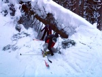 ZÁKLADNÍ KURZ SKIALPINISMU 10.-12.2.2012, Nádherné počasí, přes den teplo a slunce, v noci mrazivo, prašánek a parta zapálených mladých a krásných lidí. No co by mohlo být lepší... Skol! A ať žijí gastro zážitky a skialpinismus! - fotografie 144