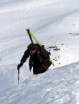 SKIALPINISTICKÉ ELDORÁDO, Tahle parta vedená Hanzem a Salámkem měla neskutečnou kliku na počasí... Spousta sněhu, slunce, lavin i nastoupaných výškových metrů a vypitých kvasnic. Tahle partička si poradila se vším, včetně náro - fotografie 329