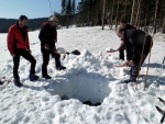 Základní kurz skialpinismu 16.-18.3.2012, Parádní jarní počásko, tvrdý firn a čistě chlapská parta. K tomu vyvrcholení na Sněžce a bezva náladička. Prostě se to vydařilo. - fotografie 68