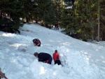 Základní kurz skialpinismu 16.-18.3.2012, Parádní jarní počásko, tvrdý firn a čistě chlapská parta. K tomu vyvrcholení na Sněžce a bezva náladička. Prostě se to vydařilo. - fotografie 85
