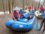 RAFTING NA JIZEŘE 2012, Konečně pěkná voda v podobě 25m3, škoda jen toho ochlazení. Všechno klaplo jak mělo a navíc byl objěven systém napojení zlomeného pádla pomocí záchranářského pásu z vesty. - fotografie 10