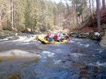 RAFTING NA JIZEŘE duben 2012, Příjemná voda, slunce i mraky, pohoda na lodích a raftech, usměvaví mladí a krásní lidé v posádkách. Díky Krakonoši - fotografie 4