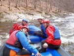 RAFTING NA JIZEŘE duben 2012, Příjemná voda, slunce i mraky, pohoda na lodích a raftech, usměvaví mladí a krásní lidé v posádkách. Díky Krakonoši - fotografie 10
