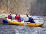 RAFTING NA JIZEŘE duben 2012, Příjemná voda, slunce i mraky, pohoda na lodích a raftech, usměvaví mladí a krásní lidé v posádkách. Díky Krakonoši - fotografie 13