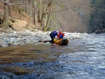 RAFTING NA JIZEŘE duben 2012, Příjemná voda, slunce i mraky, pohoda na lodích a raftech, usměvaví mladí a krásní lidé v posádkách. Díky Krakonoši - fotografie 16