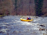 RAFTING NA JIZEŘE duben 2012, Příjemná voda, slunce i mraky, pohoda na lodích a raftech, usměvaví mladí a krásní lidé v posádkách. Díky Krakonoši - fotografie 21