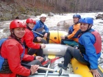 RAFTING NA JIZEŘE duben 2012, Příjemná voda, slunce i mraky, pohoda na lodích a raftech, usměvaví mladí a krásní lidé v posádkách. Díky Krakonoši - fotografie 45