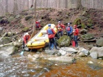 RAFTING NA JIZEŘE duben 2012, Příjemná voda, slunce i mraky, pohoda na lodích a raftech, usměvaví mladí a krásní lidé v posádkách. Díky Krakonoši - fotografie 47