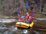 RAFTING NA JIZEŘE duben 2012, Příjemná voda, slunce i mraky, pohoda na lodích a raftech, usměvaví mladí a krásní lidé v posádkách. Díky Krakonoši - fotografie 49