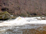 RAFTING NA JIZEŘE duben 2012, Příjemná voda, slunce i mraky, pohoda na lodích a raftech, usměvaví mladí a krásní lidé v posádkách. Díky Krakonoši - fotografie 53