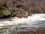 RAFTING NA JIZEŘE duben 2012, Příjemná voda, slunce i mraky, pohoda na lodích a raftech, usměvaví mladí a krásní lidé v posádkách. Díky Krakonoši - fotografie 54