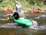 KAJAKOVÁ ŠKOLA HORNÍ JIZERA, Perfektní a pohodový tým padlerů :-) Škoda že nevyšla předpověd ohledně deště a tak jsme jen hoblovali Kamenici a Jizeru a pilovali techniku. Nezbývá mi než všechny účastníky pochválit. Mára - fotografie 36