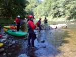 KAJAKOVÁ ŠKOLA HORNÍ JIZERA, Perfektní a pohodový tým padlerů :-) Škoda že nevyšla předpověd ohledně deště a tak jsme jen hoblovali Kamenici a Jizeru a pilovali techniku. Nezbývá mi než všechny účastníky pochválit. Mára - fotografie 43