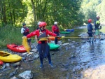 KAJAKOVÁ ŠKOLA HORNÍ JIZERA, Perfektní a pohodový tým padlerů :-) Škoda že nevyšla předpověd ohledně deště a tak jsme jen hoblovali Kamenici a Jizeru a pilovali techniku. Nezbývá mi než všechny účastníky pochválit. Mára - fotografie 45