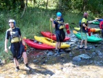 KAJAKOVÁ ŠKOLA HORNÍ JIZERA, Perfektní a pohodový tým padlerů :-) Škoda že nevyšla předpověd ohledně deště a tak jsme jen hoblovali Kamenici a Jizeru a pilovali techniku. Nezbývá mi než všechny účastníky pochválit. Mára - fotografie 52
