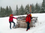 Skialpinistický přechod Krkonoš, Těsně po Novém roce jsme se vydali na přechod Krkonoš z Dolních Míseček až do Janských Lázní. Počasí úkázalo svoji drsnější tvář, přesto v týmu vládla naprostá pohoda. Večer ve finské kádi také neměl - fotografie 47