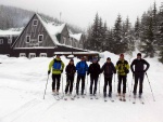 SKIALPINISTICKÝ VÍKEND V KRKONOŠÍCH tentokrát ze ŠPINDLU, Tak to byla opravdová zima! mrtě nového sněhu, vysoká lavinovka 3-4, ale náladička v týmu bezvadná. Využili jsme pohostinnosti Martinovky a dali si KRNAPEM povolené trasy v Údolí Bílého Labe a na Labs - fotografie 1