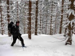 SKIALPINISTICKÝ VÍKEND V KRKONOŠÍCH tentokrát ze ŠPINDLU, Tak to byla opravdová zima! mrtě nového sněhu, vysoká lavinovka 3-4, ale náladička v týmu bezvadná. Využili jsme pohostinnosti Martinovky a dali si KRNAPEM povolené trasy v Údolí Bílého Labe a na Labs - fotografie 29