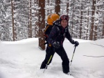 SKIALPINISTICKÝ VÍKEND V KRKONOŠÍCH tentokrát ze ŠPINDLU, Tak to byla opravdová zima! mrtě nového sněhu, vysoká lavinovka 3-4, ale náladička v týmu bezvadná. Využili jsme pohostinnosti Martinovky a dali si KRNAPEM povolené trasy v Údolí Bílého Labe a na Labs - fotografie 33