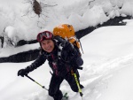 SKIALPINISTICK� V�KEND V KRKONO��CH tentokr�t ze �PINDLU, Tak to byla opravdov� zima! mrt� nov�ho sn�hu, vysok� lavinovka 3-4, ale n�ladi�ka v t�mu bezvadn�. Vyu�ili jsme pohostinnosti Martinovky a dali si KRNAPEM povolen� trasy v �dol� B�l�ho Labe a na Labs - fotografie 40