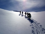 SKIALPINISTICKÉ ELDORADO 1.-3.3.2013 - tentokrát slunečně prašanová orgie, Tak tohle bych vám všem přál zažít! Slunce, prašan, báječná parta, spousta legrace při sjezdech... prostě parádička - fotografie 124