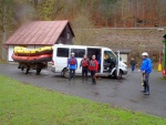 RAFTING JIZERA 29.4.2013, Krakonoš letos pouští luxusní vodu a tak jsme si to pořádně užili! Velké vlny, peřeje, díra a žumpy, válce prostě nádhera. Nedělní jízdy byly šťavnatější, ale v sobotu bylo zase tepleji. Fakt parádní - fotografie 13