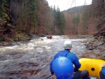 RAFTING JIZERA 29.4.2013, Krakonoš letos pouští luxusní vodu a tak jsme si to pořádně užili! Velké vlny, peřeje, díra a žumpy, válce prostě nádhera. Nedělní jízdy byly šťavnatější, ale v sobotu bylo zase tepleji. Fakt parádní - fotografie 23