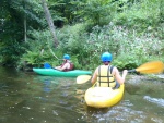 KAJAKOVÁ ŠKOLA ZÁKLADNÍ KURZ JIZERA 2013, Parádní počasí a teplo přineslo vítané občerstvení v chladivé Jizeře. Pádlovalo se jak na Jizeře tak na Kamenici a ke všeobecné spokojenosti. Tak tu máme zase pár kajakářů - fotografie 39
