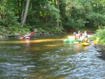 KAJAKOVÁ ŠKOLA ZÁKLADNÍ KURZ JIZERA 2013, Parádní počasí a teplo přineslo vítané občerstvení v chladivé Jizeře. Pádlovalo se jak na Jizeře tak na Kamenici a ke všeobecné spokojenosti. Tak tu máme zase pár kajakářů - fotografie 49