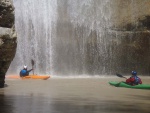 VODÁCKÁ EXPEDICE PANENSKÉ ŘEKY ALBÁNIE 2015, Po chladnějším začátku vyšlo počasí parádně a voda luxusní. A partička na vodě fungovala báječně... - fotografie 21