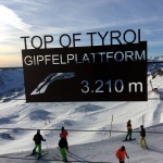 PODZIMNÍ ROZLYŽOVÁNÍ 2015 - STUBAI, Skvělé sněhové podmínky, báječné příjemné počasí a především tvrdá práce všech účastníků... Večerní pohoda s lahvinkou sektu (oslava Márových narozenin), a druhý den ořádná porce lyžování a zlepšení. - fotografie 1