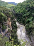 VODÁCKÁ EXPEDICE PANENSKÉ ŘEKY ALBÁNIE 2017, Jedna z těch nejlepších vodácko gurmánských expedic se opět vyvedla. Přidali jsme nové úseky řek, nuikdo se letos neudělal, prohlédli jsme detailně ropná pole, nakoupily báječné sýry a vína, prostě pa - fotografie 55