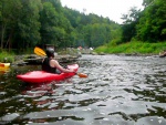 Kajaková škola Jizera - základní kurz, Přes samé pádlování, ani nebyl čas na focení. Progres byl ovšem markantní a i za této příjemné vody kolem 5,5 m3 to bylo moc fajn. - fotografie 6
