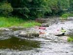 Kajaková škola Jizera - základní kurz, Přes samé pádlování, ani nebyl čas na focení. Progres byl ovšem markantní a i za této příjemné vody kolem 5,5 m3 to bylo moc fajn. - fotografie 7