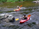 Kajaková škola Jizera - základní kurz, Přes samé pádlování, ani nebyl čas na focení. Progres byl ovšem markantní a i za této příjemné vody kolem 5,5 m3 to bylo moc fajn. - fotografie 17