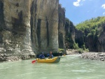 VODÁCKÁ EXPEDICE ALBÁNIE 2019, Nádherná porce jarní vody v exotické Albánii. - fotografie 37