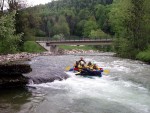 Rafting v Totes Gebirge, Lehčí raftingová akce na dvou hezkých řekách. Po sobotním sluníčky sice zapršelo, ale větší voda na Steyru byla všemi jednoznačně přivítána... - fotografie 15