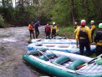 Rafting v Totes Gebirge, Lehčí raftingová akce na dvou hezkých řekách. Po sobotním sluníčky sice zapršelo, ale větší voda na Steyru byla všemi jednoznačně přivítána... - fotografie 19