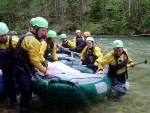 Rafting v Totes Gebirge, Lehčí raftingová akce na dvou hezkých řekách. Po sobotním sluníčky sice zapršelo, ale větší voda na Steyru byla všemi jednoznačně přivítána... - fotografie 26