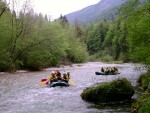 Rafting v Totes Gebirge, Lehčí raftingová akce na dvou hezkých řekách. Po sobotním sluníčky sice zapršelo, ale větší voda na Steyru byla všemi jednoznačně přivítána... - fotografie 48